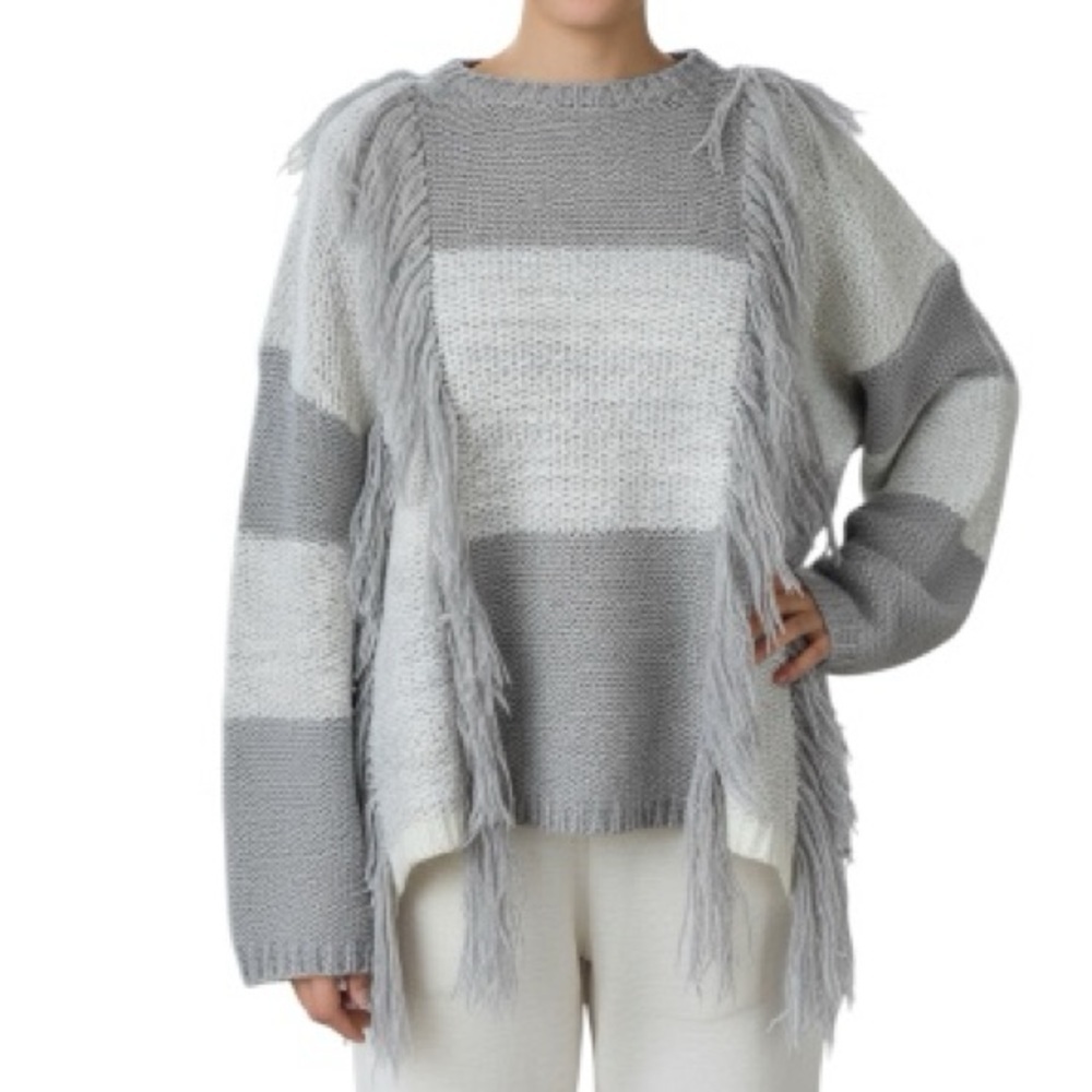 Pol One Size Women’s Pullover Fringed Sweater Gray Very Good Condition